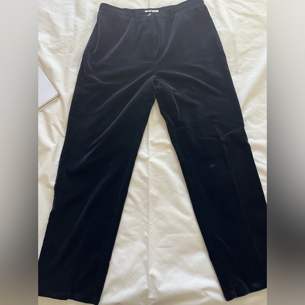 Jones Wear Sport Women's Black Straight Leg Pants velvety fabric 1% spandex